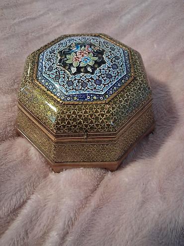 ofis əşyaları: Sənətkarlıq taxta qutu – əl işidir, səkkizguşəli forma. - Material — 1