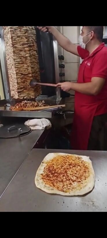 Повара: Dönərçi işi axtarıram. Salam.15 ildirki donerci isleyirem. butun