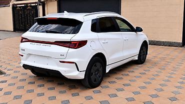 взрослый электрокар: BYD E2: 2023 г., Электромобиль, Хэтчбэк — 3