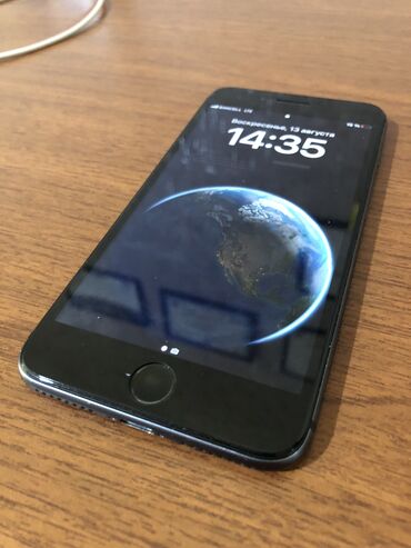 iphone 8 pilus: IPhone 8 Plus, 64 GB, Qara, Barmaq izi