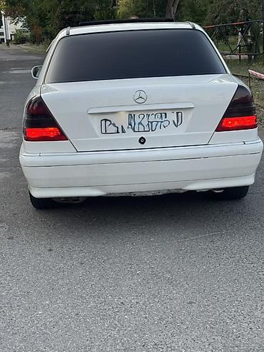 Mercedes-Benz C-Sinif (W202) sedan, ağ rəng Xüsusiyyətlər: - Kuzov: 4