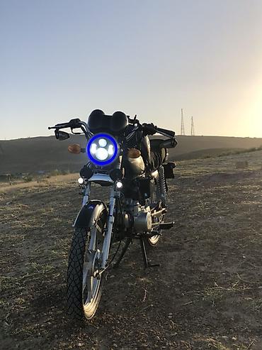 Motosikletlər: Şəkillərdə qara rəngli, kompakt ölçülü motosiklet təqdim olunur. Model — 7