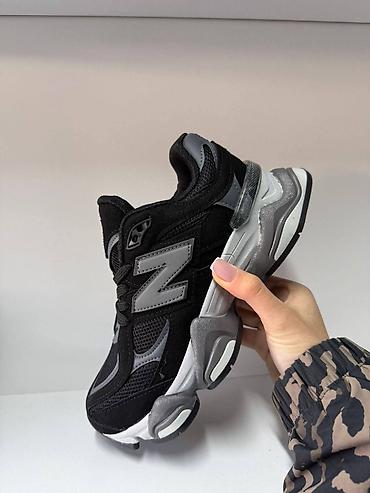 Patike: 40-45 4900 crne su 36-44 ostale 40 do 44 — 7