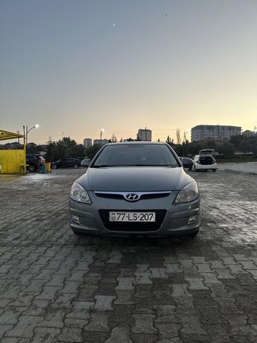 Hyundai: Hyundai i30: 1.6 l | 2010 il Sedan — 1
