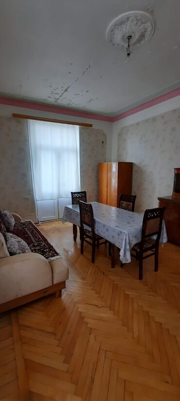 снять квартиру в баку недорого на месяц: Nermanovda tesil nazirliyinin arxasinda 4/4 mertebesinde 2 otaqli ev