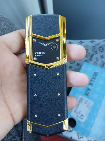 qedimi telefon: Vertu Aster, rəng - Qızılı