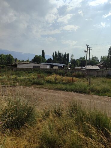 Другая коммерческая недвижимость: Продаётся земельный участок 30 соток. На территории имеется здания 500 — 12