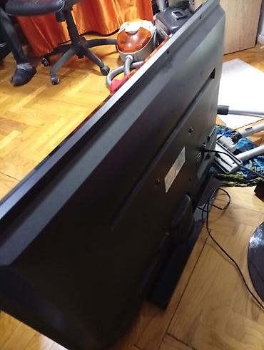 Televizori: LED televizor oko 40–43 inča (dijagonala približno 101–109 cm) — 9