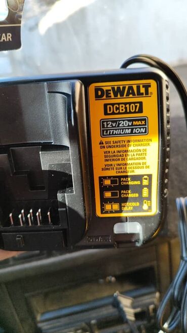 зарядное устройство для аккумулятора: Зарядное устройство DeWALT DCB107 12/20В универсальное зарядное