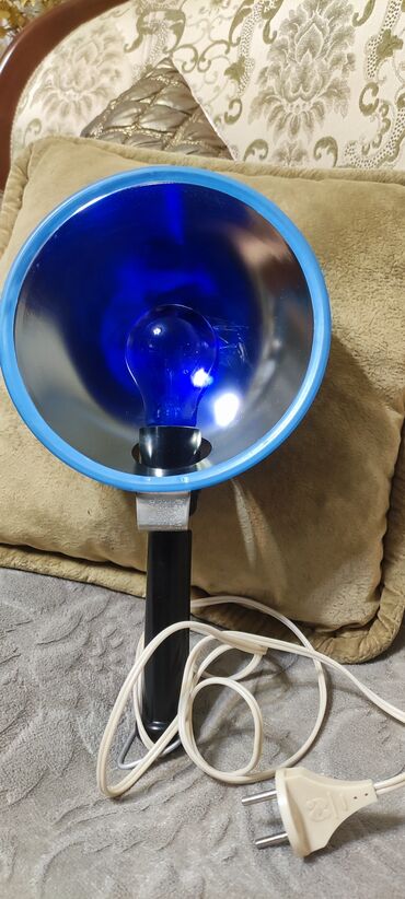 продаю лампу: Продам рефлектор Минина (Синяя лампа). Советская. Рабочая.Писать в