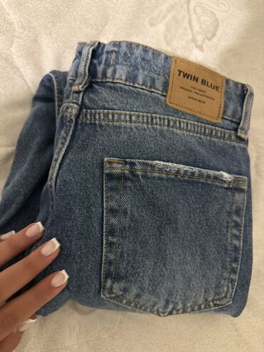 Jiletlər: Geyinilmiyenlerdendir tezedir. TWIN BLUE brendi klassik mavi denim