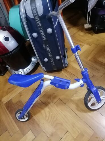 Trotineti, skejtbordovi i hoverbordovi: Guralica ili Trotinet za dete do 5 do 6 g. Dobar
 Mirjevo — 8