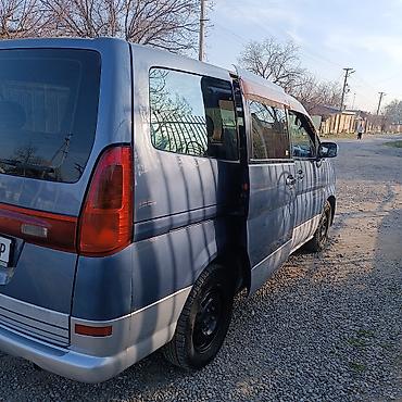 банан водный: Nissan Serena: 2001 г., Автомат, Бензин, Минивэн — 4