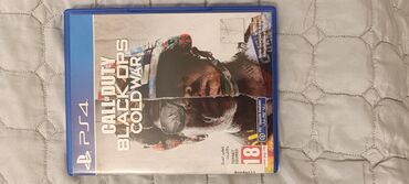 PS4 (Sony Playstation 4): PlayStation 4 üçün Call of Duty: Black Ops Cold War oyunu. Bu, aksiyon