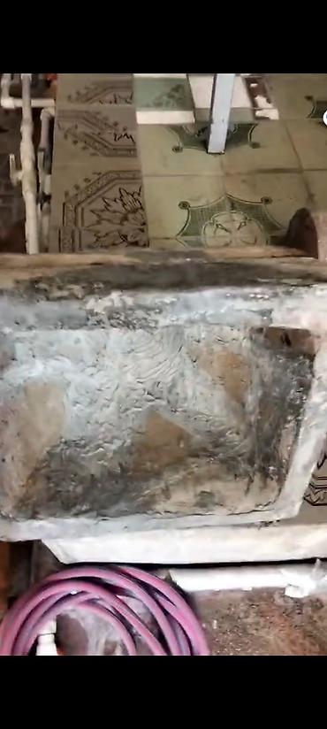 heyetde el uz yuyan: Beton əl yuma/çirkli işlər lavabonusu – şkaflı - Material: tökmə — 2