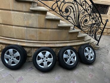 Şin, disk və təkərlər üçün digər aksessuarlar: Təkərlər çoxda pis vəziyətdə deyil.Təkərlərin vəziyyətini nəzərə alıb — 4
