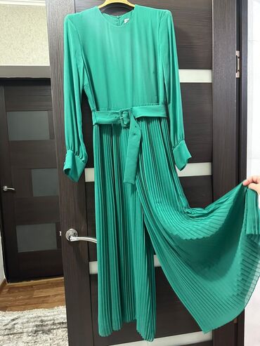 зеленое вечернее платье: Вечернее платье, Длинная модель, Креп, С рукавами, M (EU 38)