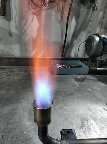 газ гарелка: Горелка газовая угловая. Только пропан, мощность ок. 15 кВт. Рабочее — 7