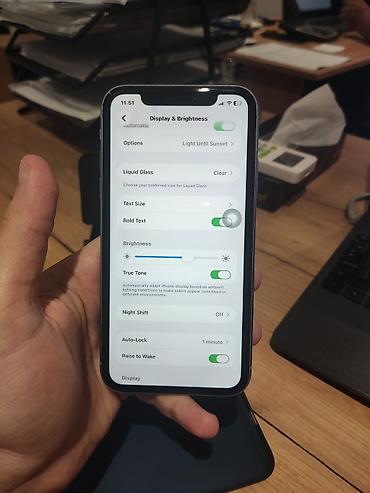Apple iPhone: IPhone 11 — 8