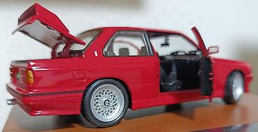 formula 1: Bburago maketa automobila – 1988 BMW 3 Series M3 (E30) - Skala: 1:24 — 7