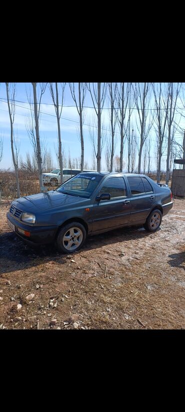 Volkswagen: Volkswagen Vento: 1992 г., 1.8 л, Механика, Бензин, Седан