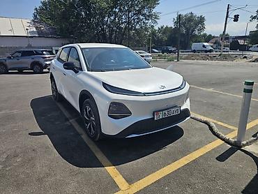 Электромобиль кроссовер Changan Q05 Air-комплектация, белого цвета