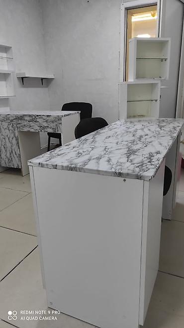 Ofis/mebel dəsti – iş masaları, rəflər və kreslolar Məhsulun tərkibi