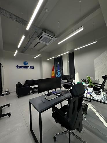 Кыймылсыз мүлк: Ижарага Толугу менен кеңсе: IT-компания, 35 м², Бизнес борборунда, Ремонту менен, Бийик шыптар менен — 2