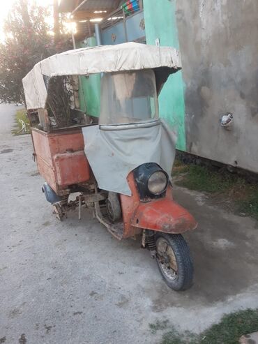 Motonəqliyyatın icarəsi: Sovet istehsalı yükdaşıma üçtəkərli moto-kolt (kabinalı karqo skuter)