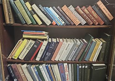 Здравствуйте! Продам б/у художественные книги ОПТОМ - около 50 штук