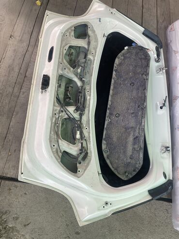 тойота ист: Крышка багажника Toyota Б/у, цвет - Белый,Оригинал