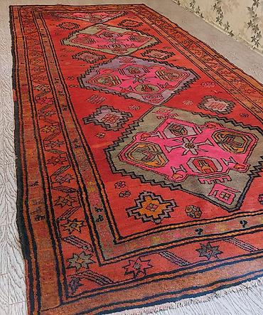 ev eşyalarl: Yun gəbə və kilim. Təqribi 40-50 illikdi. Rəngi solmur, sökülmə — 1