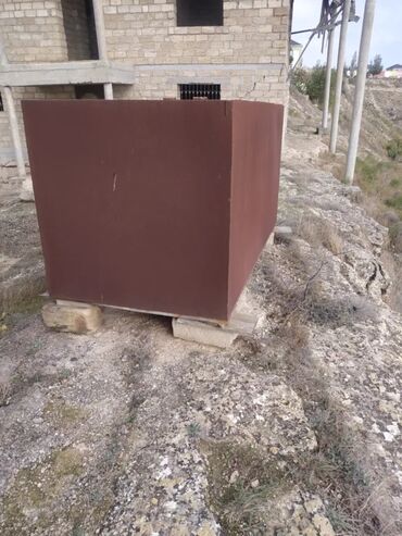 Baklar və çənlər: Bak, Metal, 4000 l l — 3