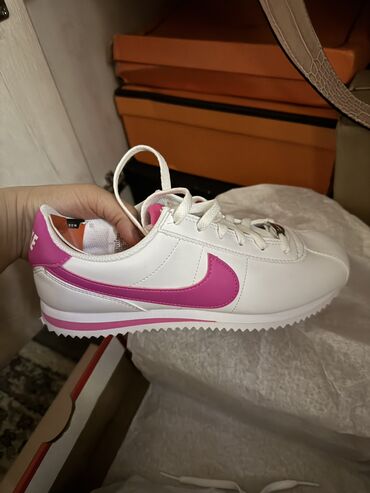 куплю обувь: Кроссовки, 36, Nike, Б/у, цвет - Белый, Самовывоз, Платная доставка