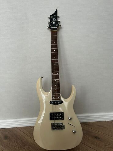 Gitaralar: Elektron gitara, 6 sim, İşlənmiş, Ünvandan götürmə