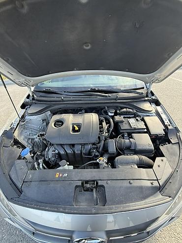 hyundai veracruz: Hyundai Elantra sedan - Korpus: gümüş rəng, aqressiv ön panjur və — 6