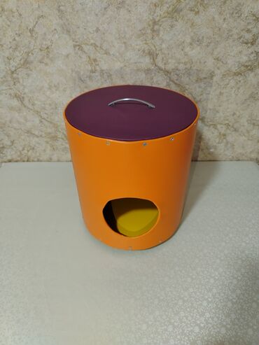 Yuvalar: Yuvarlaq dizaynlı, üzərində dəstəyi olan portativ pişik/kiçik heyvan — 13