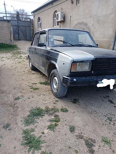 2107 faralar: VAZ 2107 sedan - Kuzov: 4 qapılı, qara rəng. Ön radiator barmaqlığı — 3