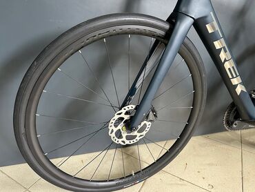 İdman velosipedləri: TREK yol velosipedi – karbon karkaslı, disk əyləcli, Shimano 105 — 14