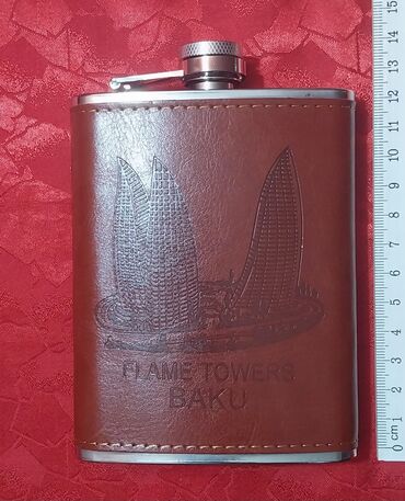 Digər kolleksiyalar: İçki qabı dəsti şahmat lövhəsi ilə birlikdə satılır. Üzərində Alov — 20