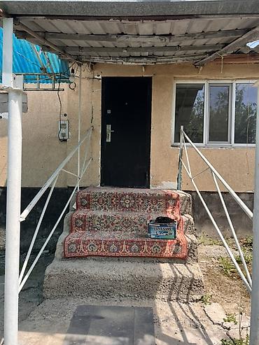 Продажа полдома: Продаю дом В селе Кунтуу, большой двор, 4 сарая, тапчан, навес — 22