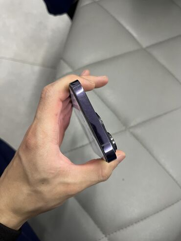 Apple iPhone: IPhone 14 Pro, Б/у, 256 ГБ, Deep Purple, Кабель, Зарядное устройство, Чехол, 82 % — 3