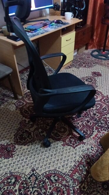 бу буйумдар: Кресло для компьютера на колесах