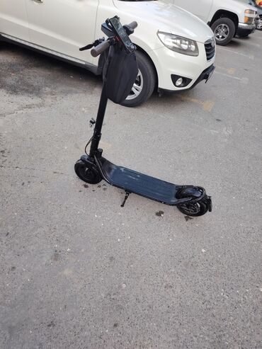 electricli scooter: Əla vəzyətədi sürülür hal hazırda eliktron sukuter