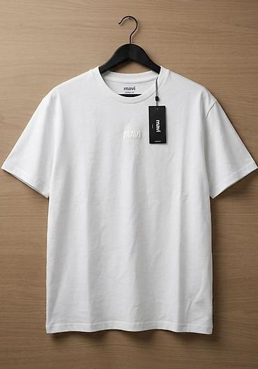 куртка lining: Эркектердин футболкасы, M, Mavi, Жаңы, түсү - Ак, Акысыз жеткирүү — 1