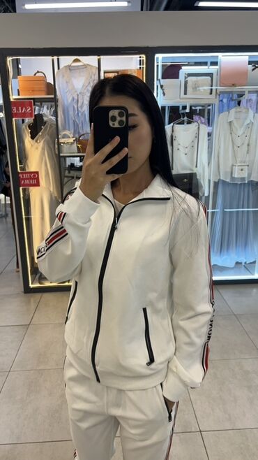 button куртки бишкек: Спортивный костюм Moncler, состоящий из куртки на молнии и брюк