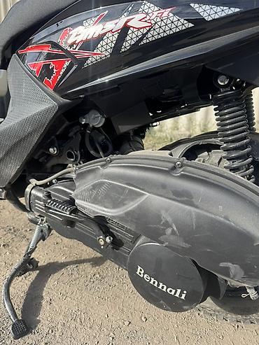 n max: Скутер Benelli (50–125 см³, серия Street/City) в черном цвете — 6