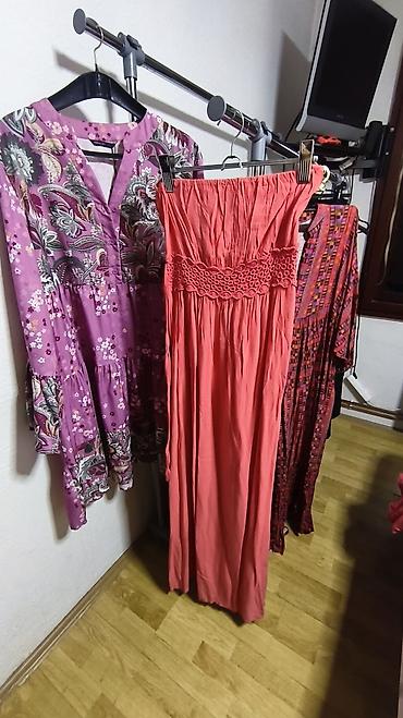 una kruna: Duga letnja haljina bez naramenica – koralno roze - Model: maxi — 2