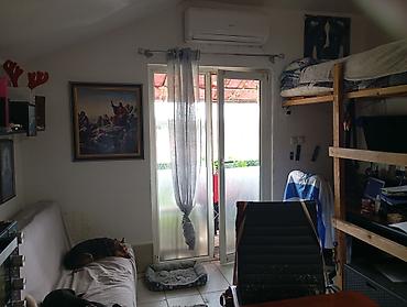 Garsonjera je na dobroj lokaciji i u super stanju pet stanice od