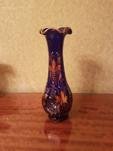 Vazalar: ○ G Ü L D A N ○ Rusiya istehsalı. Hündürlüyü - 34 sm. Qiyməti - — 4